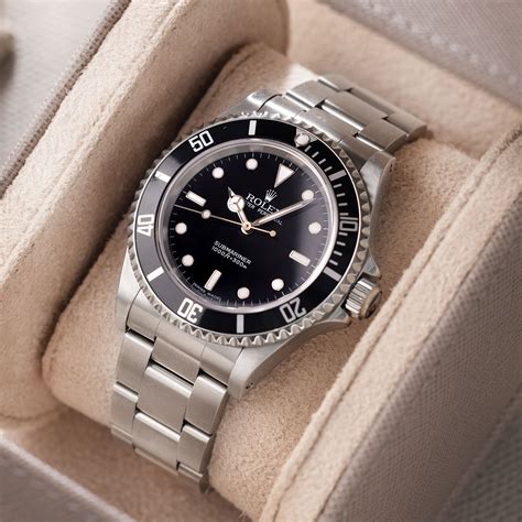 rolex submariner 14060 vs 14060m